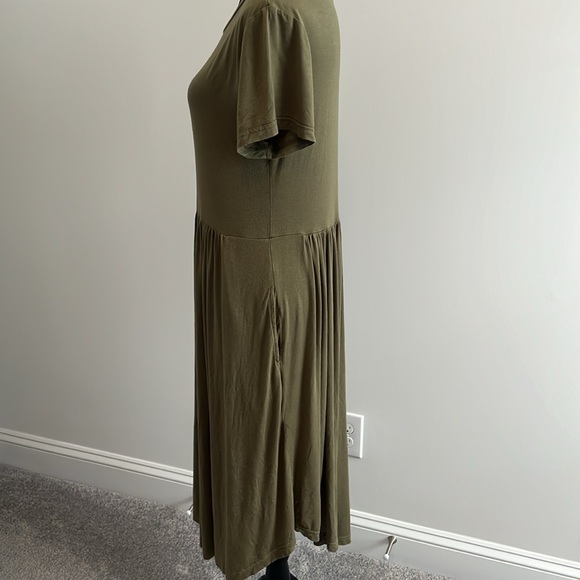 Dress - Picture 2 of 4